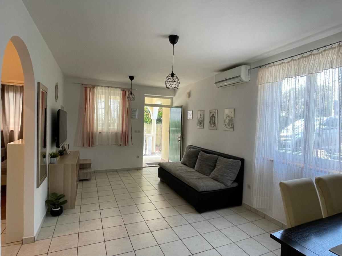 Apartments Antonija Punta Skala Next To Falkensteiner Resort ペトルチャネ エクステリア 写真
