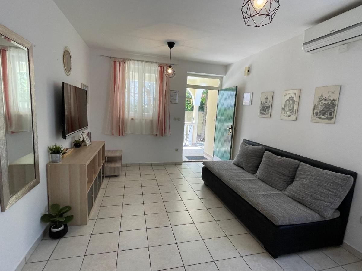 Apartments Antonija Punta Skala Next To Falkensteiner Resort ペトルチャネ エクステリア 写真