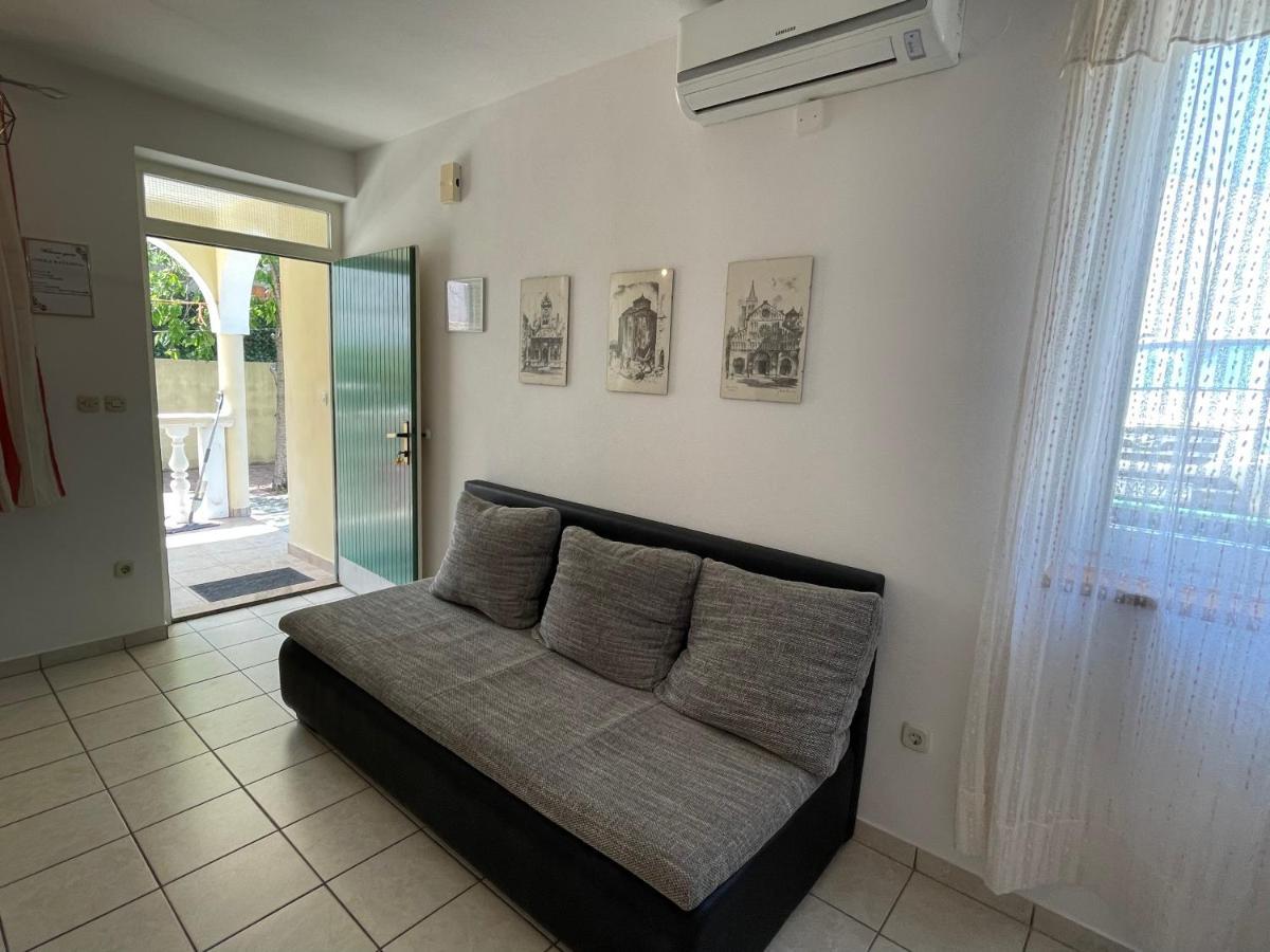 Apartments Antonija Punta Skala Next To Falkensteiner Resort ペトルチャネ エクステリア 写真