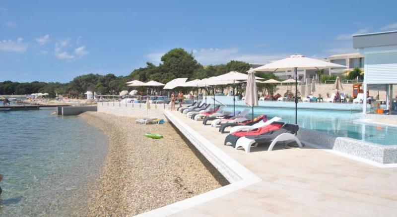 Apartments Antonija Punta Skala Next To Falkensteiner Resort ペトルチャネ エクステリア 写真