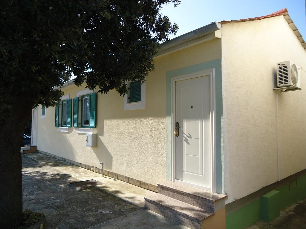 Apartments Antonija Punta Skala Next To Falkensteiner Resort ペトルチャネ エクステリア 写真