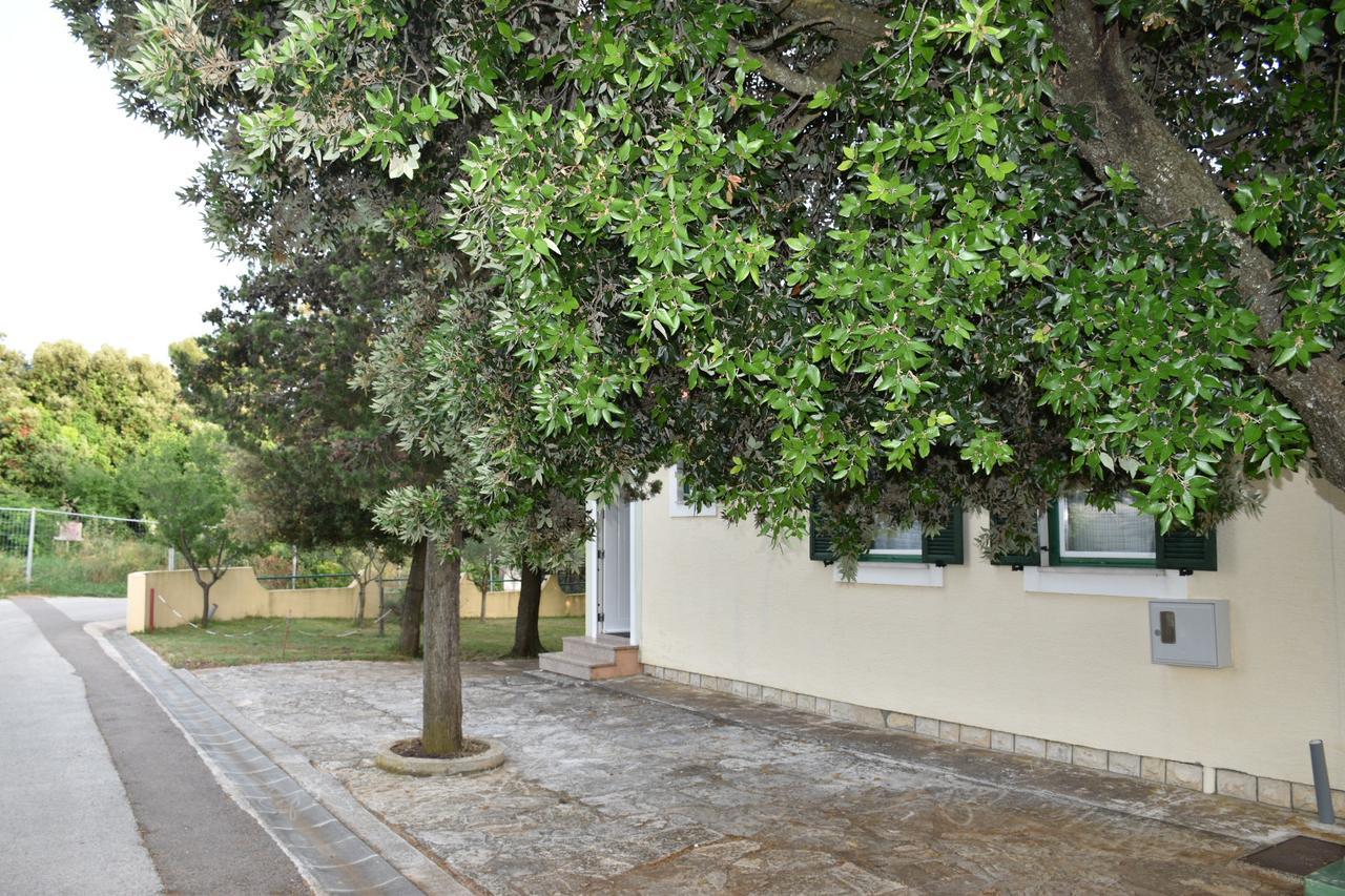 Apartments Antonija Punta Skala Next To Falkensteiner Resort ペトルチャネ エクステリア 写真