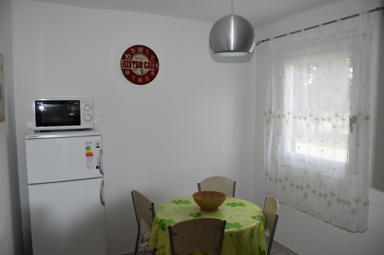 Apartments Antonija Punta Skala Next To Falkensteiner Resort ペトルチャネ エクステリア 写真